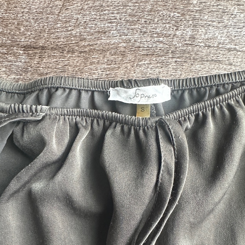 Soprano Olive High Waist Ruffle Shorts - Picture 2 of 3